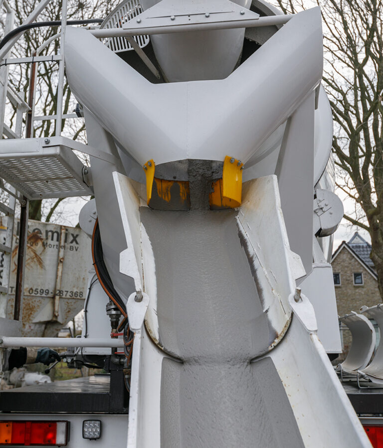 Eco2floor is een duurzame gietdekvloer van gemalen gegranuleerd hoogovenslak (GGBS).