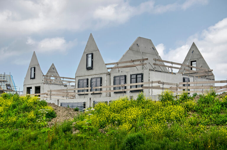 seriematige woningbouw met casco van CO2-arme beton in Valkenburg.