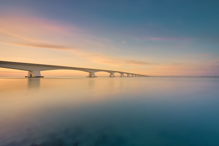 zeelandbrug, een van de grootste betonnen kunstwerken in Nederland