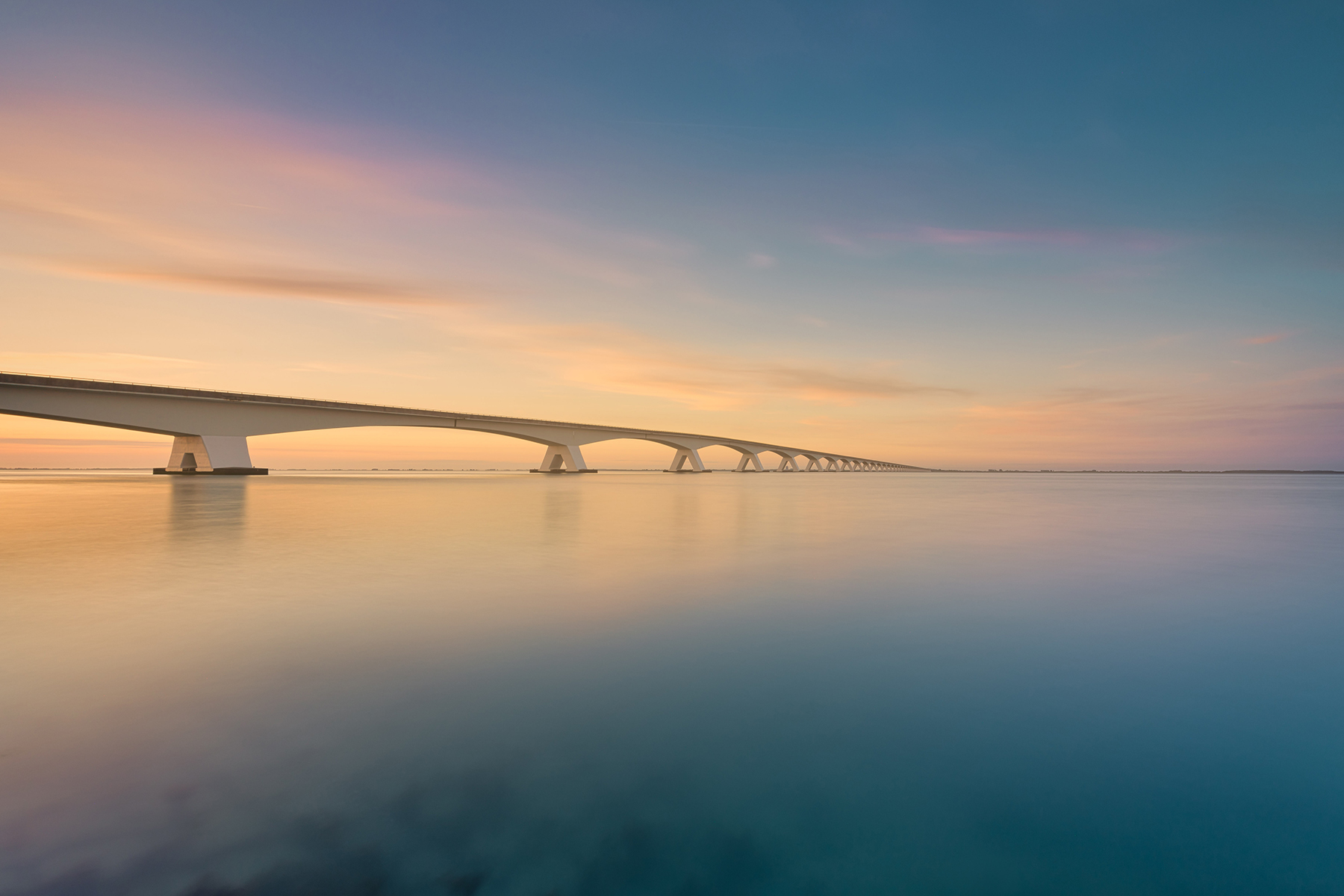 zeelandbrug, een van de grootste betonnen kunstwerken in Nederland